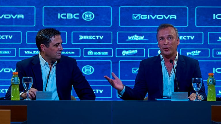 Hoyos en su segundo ciclo como entrenador de Talleres en 2022.