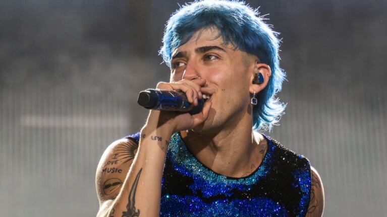 Le arrojaron un celular en la cara a Luck Ra y tuvo que detener el show: el video del momento