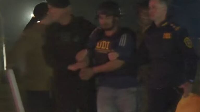 En medio de un importante operativo de seguridad, Matías Ozorio llegó a la Argentina