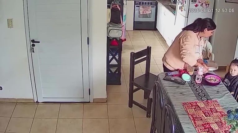 Una mujer descubrió que la niñera le pegaba a su hija mientras trabajaba: el indignante video