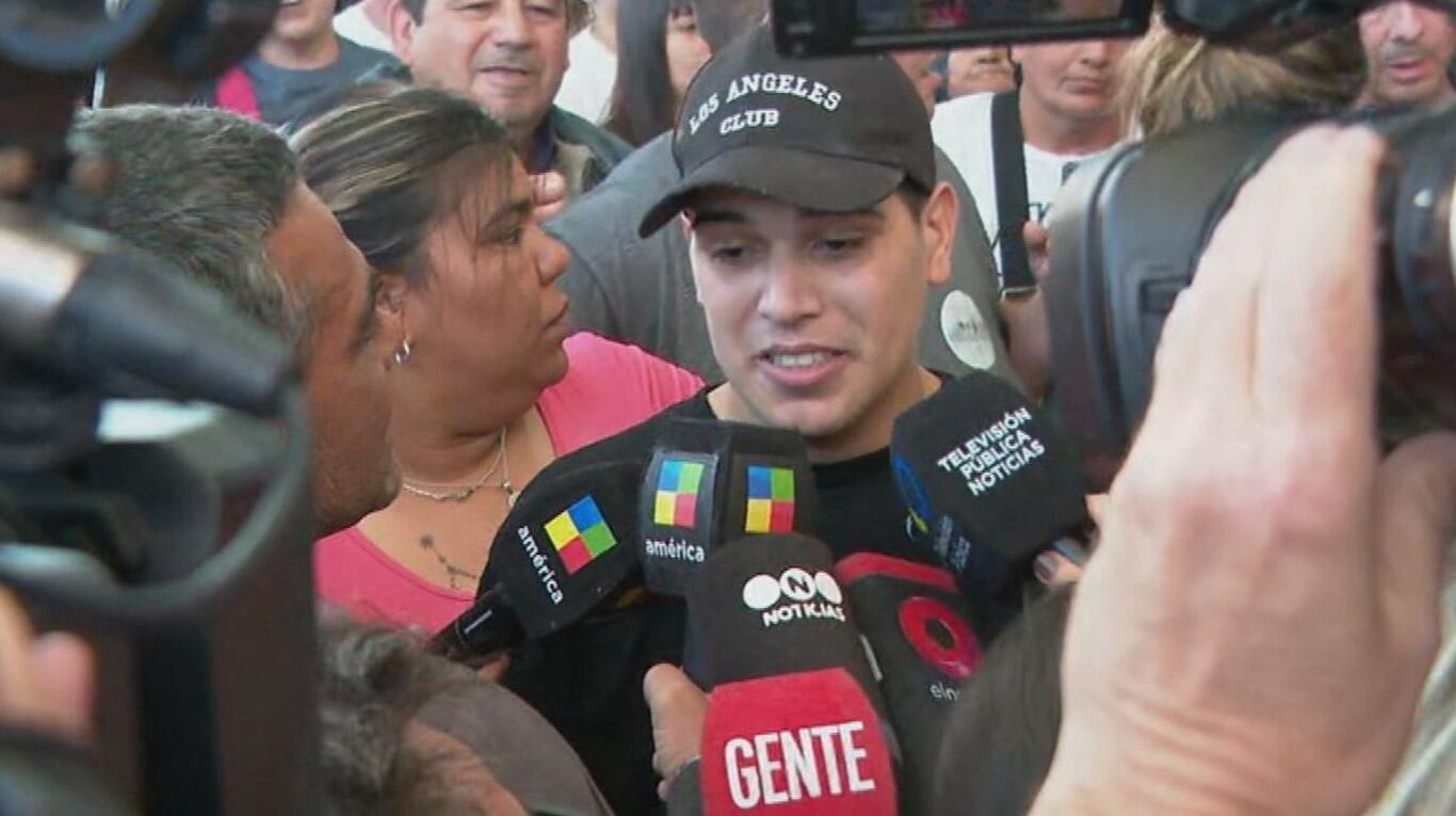 Thiago Medina salió del hospital en silla de ruedas tras 28 días de internación