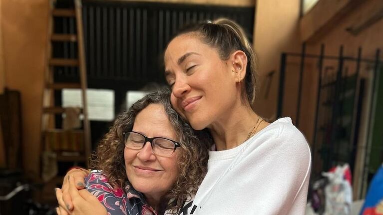 La emoción de Jimena Barón al sorprender a su mamá con un anhelado viaje de la infancia