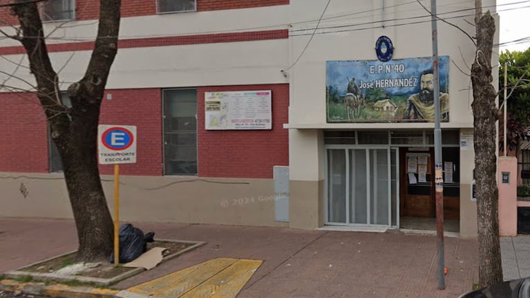 Encontraron un arma cargada en la mochila de una alumna dentro de una escuela de San Martín: hay un detenido