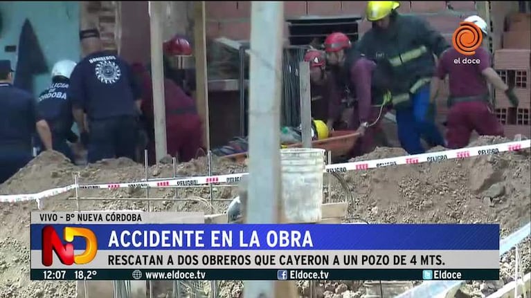 Obreros caídos en un pozo de una construcción