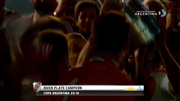 La vuelta olímpica y los festejos de River