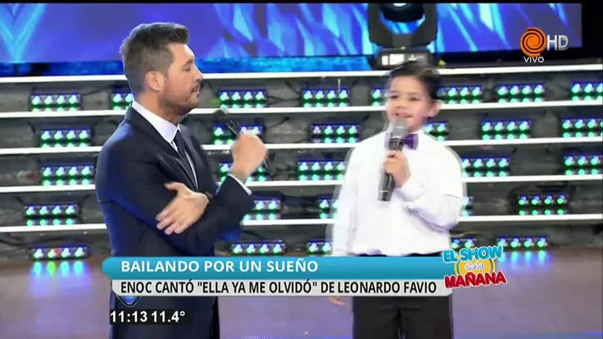 Enoc cantó en el programa de Tinelli