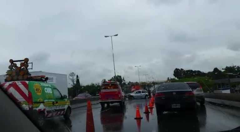 Un choque múltiple provocó demoras en avenida La Voz del Interior 