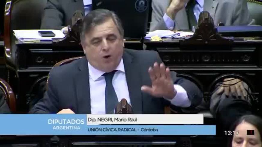 Negri enfureció contra los diputados K