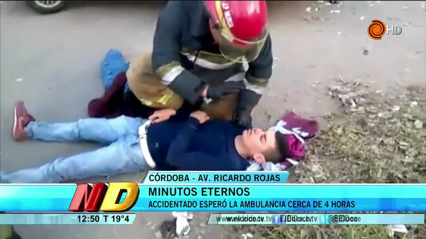 Esperó cuatro horas una ambulancia tirado en la calle