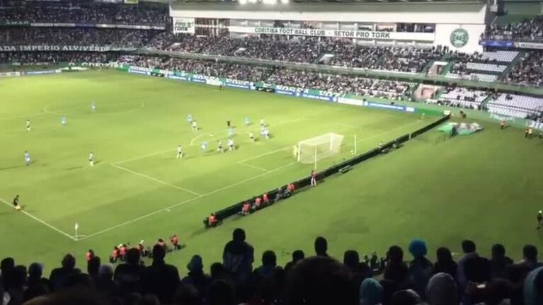 El gol de Nahuel Luján desde la tribuna de Belgrano