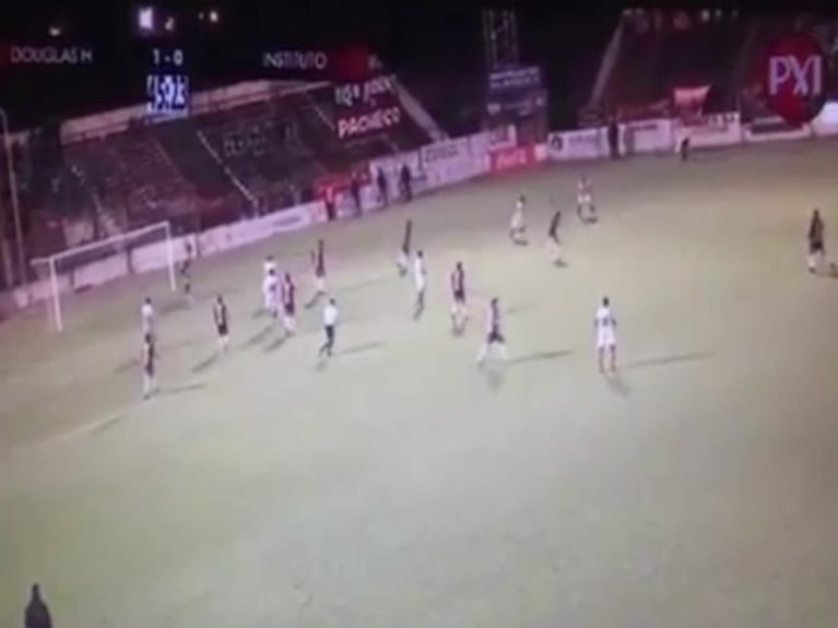 El golazo de Instituto ante Douglas