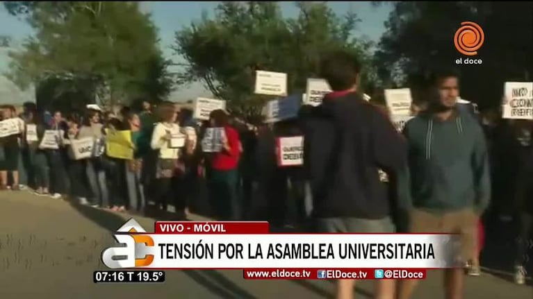 Asamblea Universitaria: intentan sesionar en medio de las protestas   