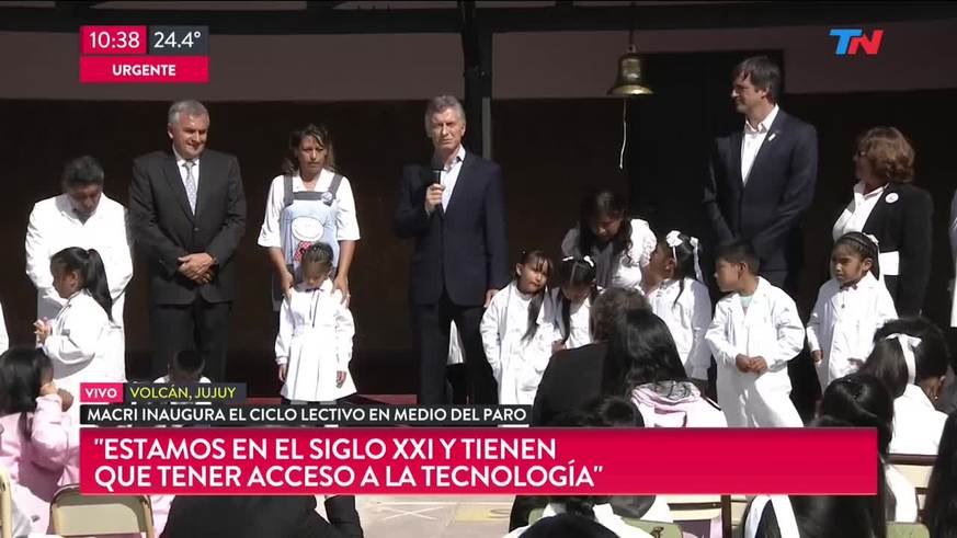 Macri abrió el ciclo lectivo y cuestionó el paro docente