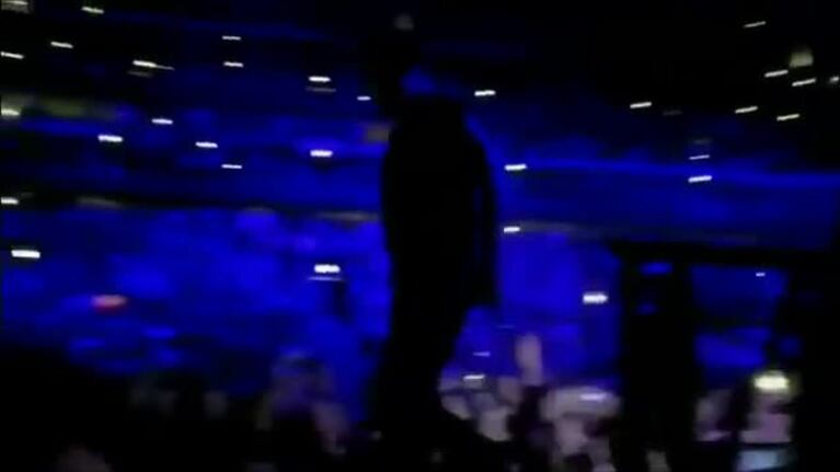 ¡Ouch! Bono de U2, directo al piso