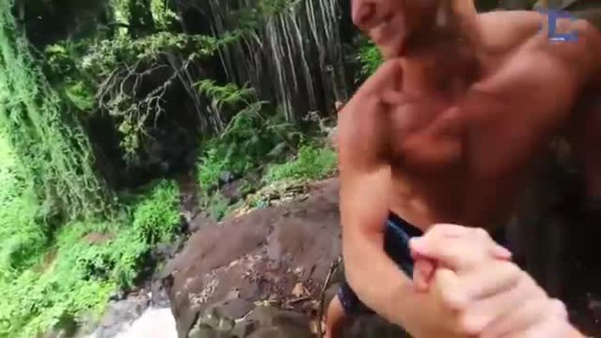 Hizo un clavado en una cascada y se rompió todo