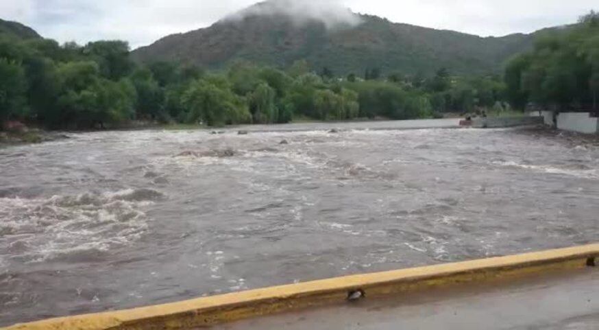 Impactante crecida en río Playas de Oro