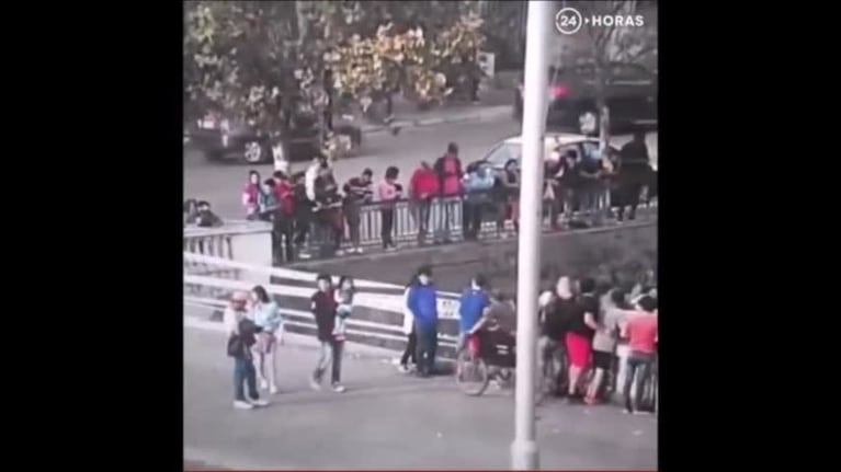 Un ciclista cayó desde un puente en Santiago de Chile