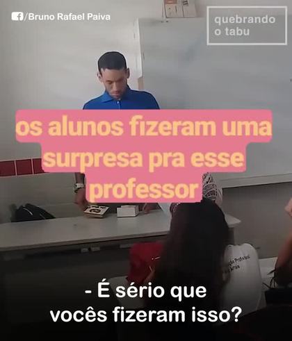 Profesor es sorprendido por sus alumnos