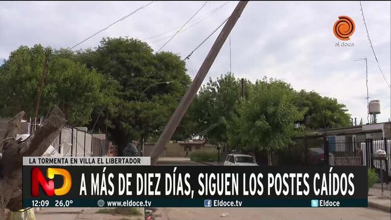 A más de diez días, los postes siguen caídos