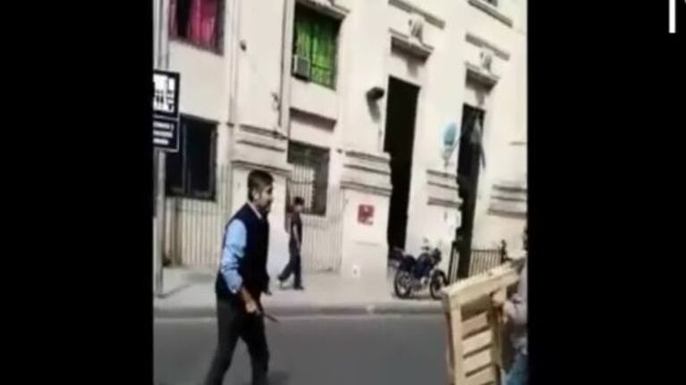 Violenta pelea entre un colectivero y un automovilista