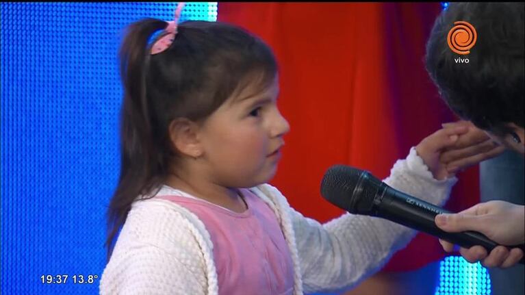 ¡Qué relincho! Una nena imitó el sonido del caballo