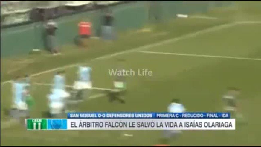 El árbitro guardavidas que salvó al jugador