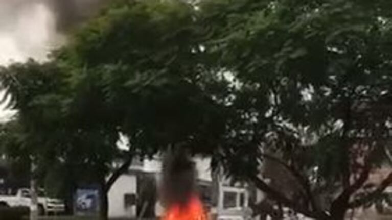 Ardió un auto en el Cerro de las Rosas