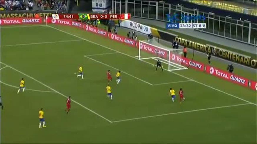 El gol con la mano de Perú a Brasil