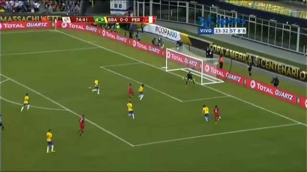 El gol con la mano de Perú a Brasil