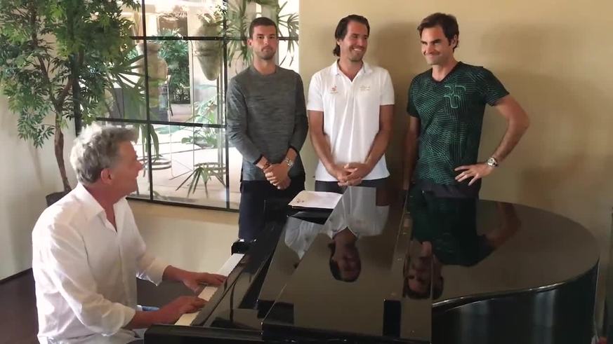 Federer y Djokovic sorprendieron cantando