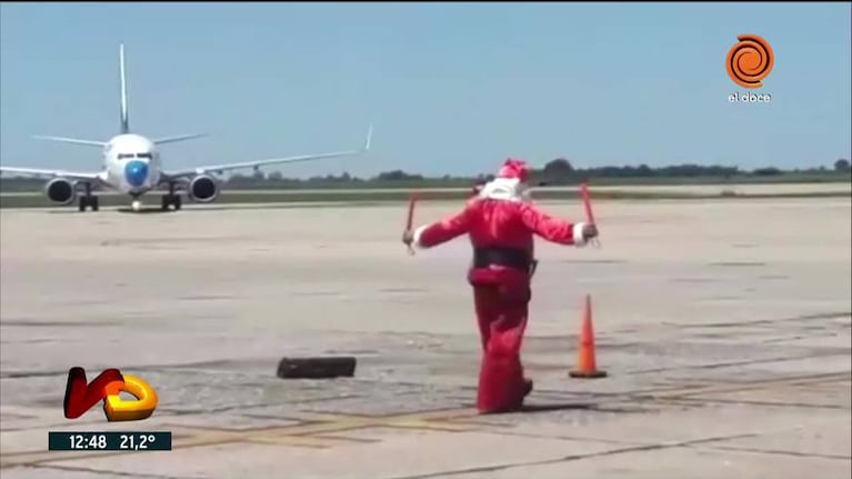 El empleado de Aerolíneas que se disfrazó de Papá Noel