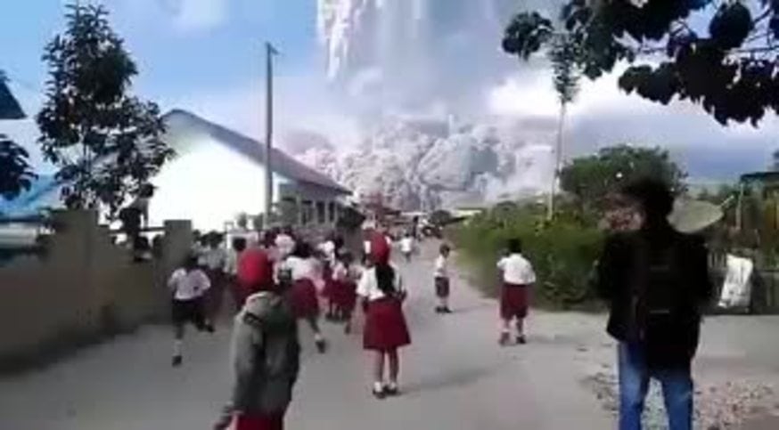 Se activó un volcán en Sumatra