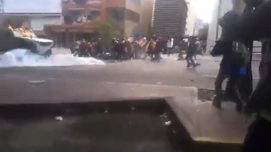 Venezuela: tanqueta atropella a manifestantes