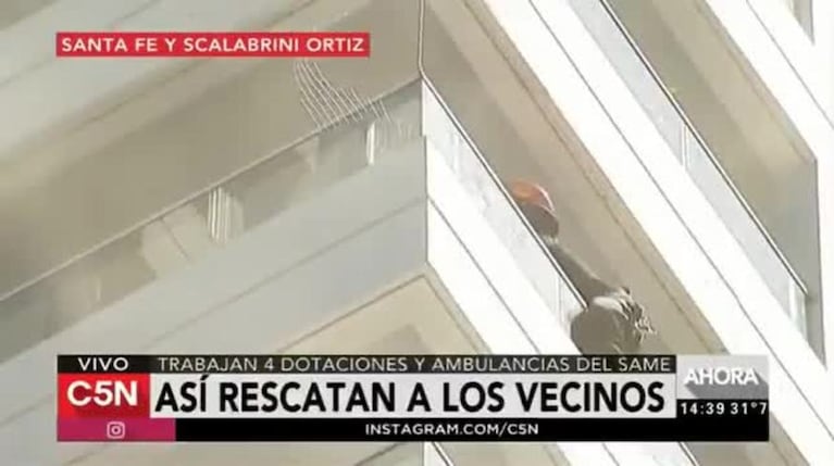 Así rescataron a una beba del incendio