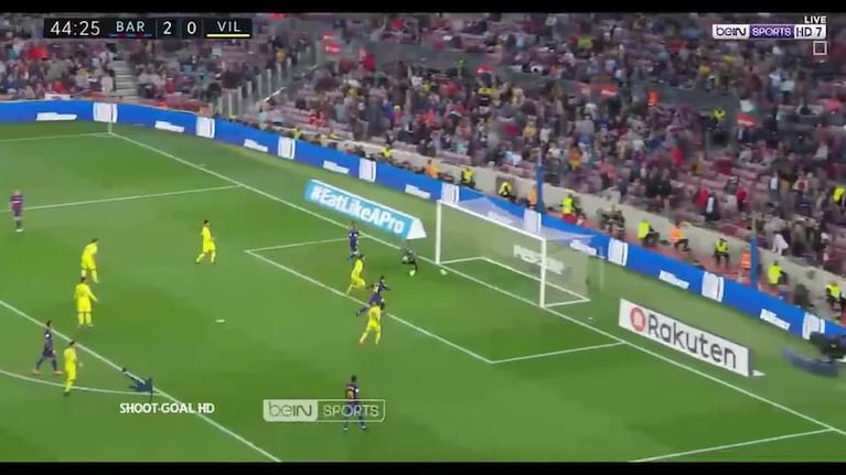 Pase de Iniesta y golazo de Messi