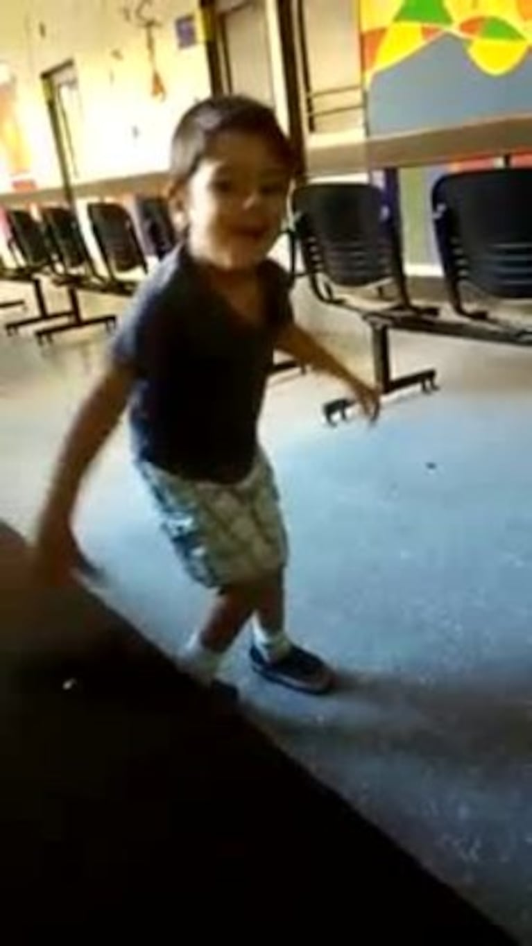 La emoción de un nene con paralisis al caminar