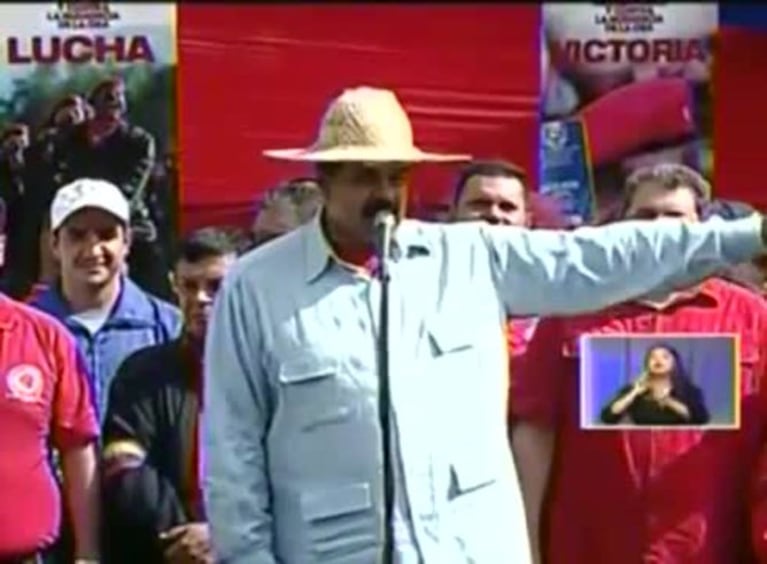 Maduro: "Métase su carta por donde le quepa"