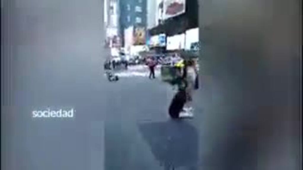 Times Square: un argentino se salvó de milagro