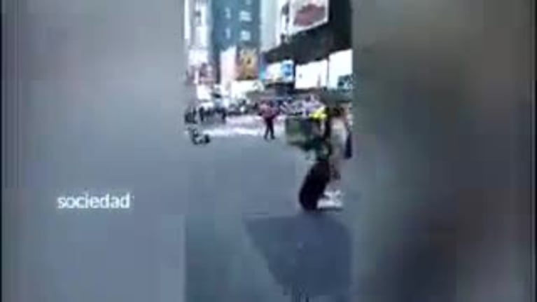 Times Square: un argentino se salvó de milagro