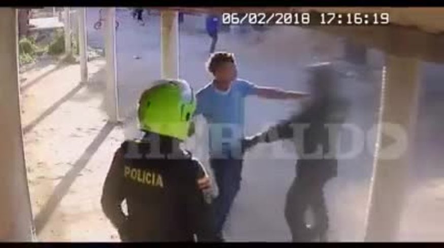 Se resistió y el policía lo ejecutó