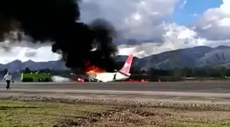 Se incendió un avión de Peruvian al aterrizar
