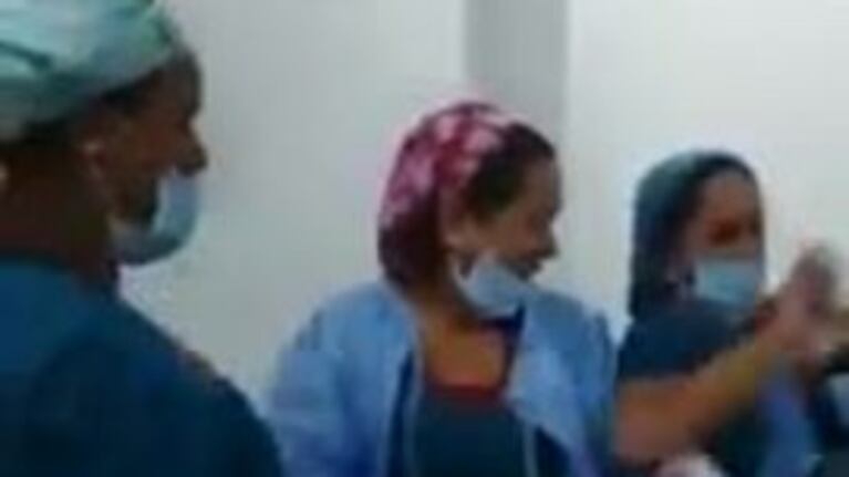 Bailaron en el quirófano antes de una operación