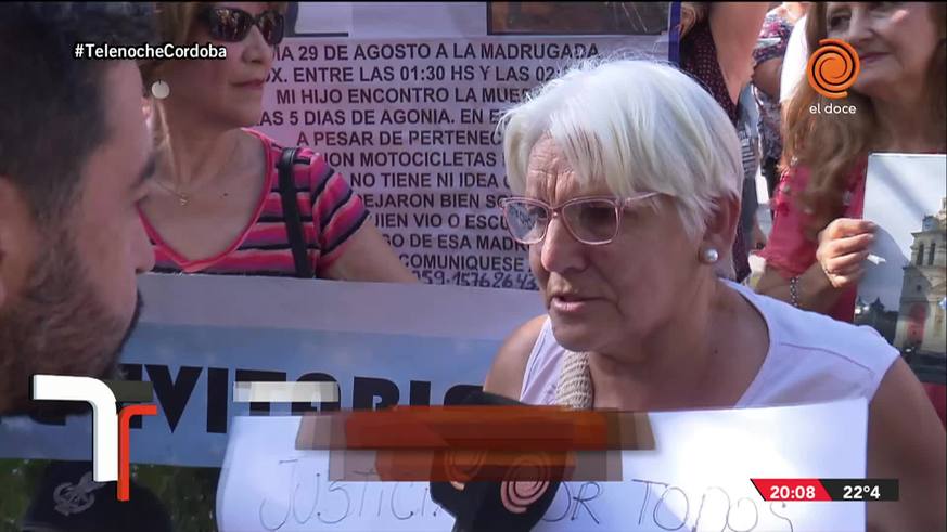 El dolor de la madre de un policía asesinado en el motín