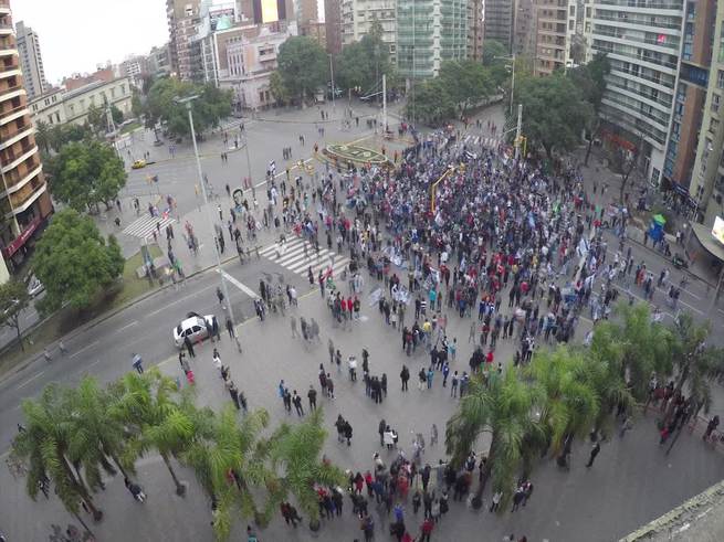 Así coparon el Patio Olmos los hinchas de Talleres