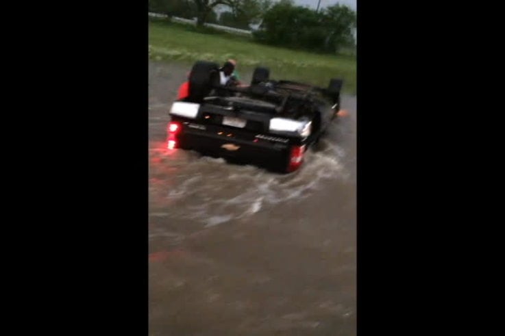 Salvó a un nene y una beba durante el tornado en Texas