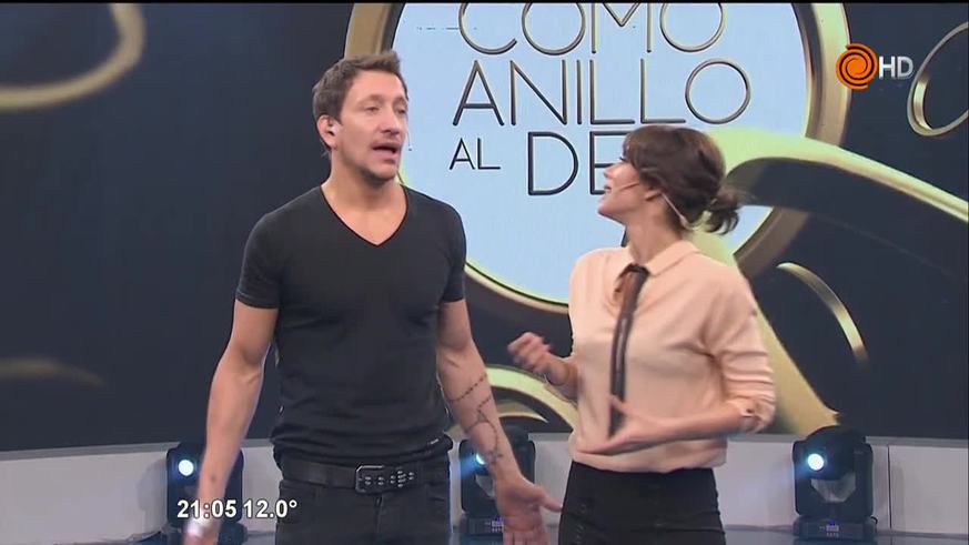 El beso hot de Nico Vázquez y Gime Accardi en vivo