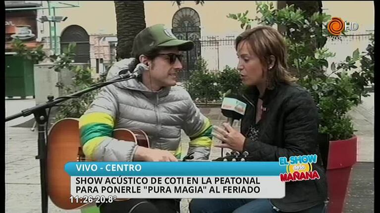 Show acústico de "Coti" en la peatonal