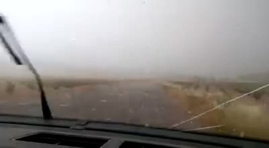 El granizo destrozó un auto en la ruta 