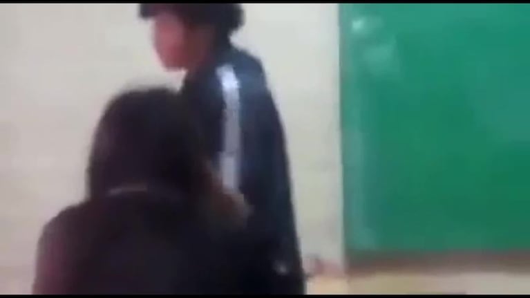 Así golpeó una alumna a una docente