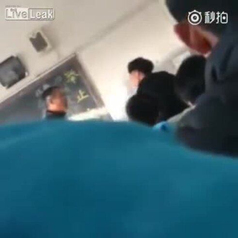 Un profesor golpeó a un alumno por llegar tarde